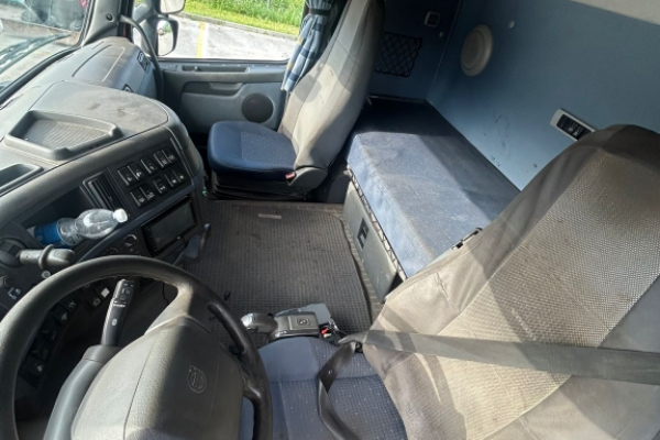 Volvo 8x2 gru hiab 377 con jib + scarrabile - Gallery