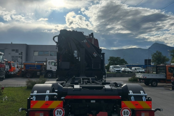 Volvo 8x2 gru hiab 377 con jib + scarrabile - Gallery